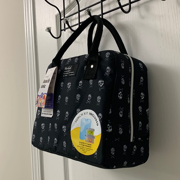 Fit and Fresh Skull Lunch Bag with FREE Containers and Cooler! - Picture 3 of 16